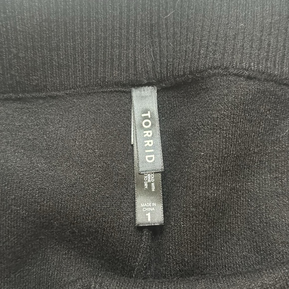 Black leggings with skulls - Picture 3 of 3